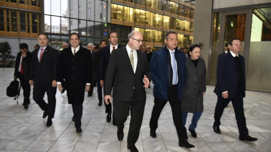 Governadores do NE fazem 'bloco paralelo' e vão à Europa em busca de verba