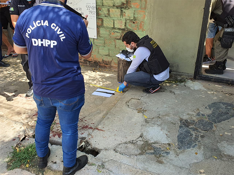 Suspeita de matar vizinha é presa após prestar depoimento