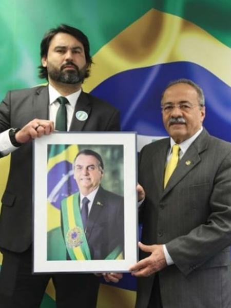 Em vez de lavar, vice-lider de Bolsonaro suja dinheiro no meio das nádegas