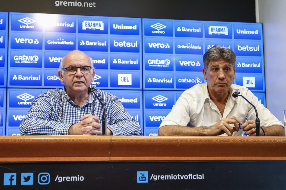 Romildo Bolzan e Renato Portaluppi, do Grêmio — Foto: Lucas Uebel/Grêmio