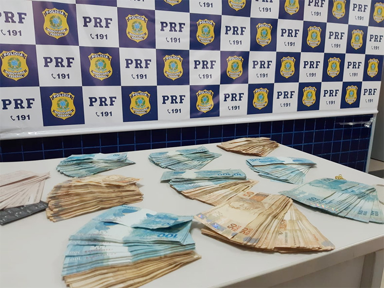 Motorista é preso no Piauí transportando mais de R$ 74 mil escondidos em carro