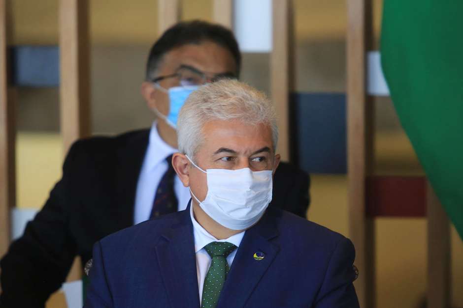 Ministro da Ciência diz concordar com vacinação obrigatória