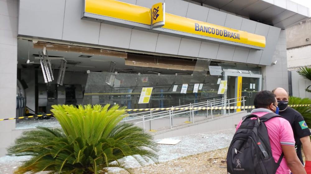 Bandidos explodem agência do Banco do Brasil na Avenida João XXIII em Teresina
