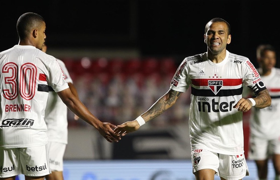 Daniel Alves em jogo do São Paulo — Foto: Rubens Chiri / saopaulofc.net