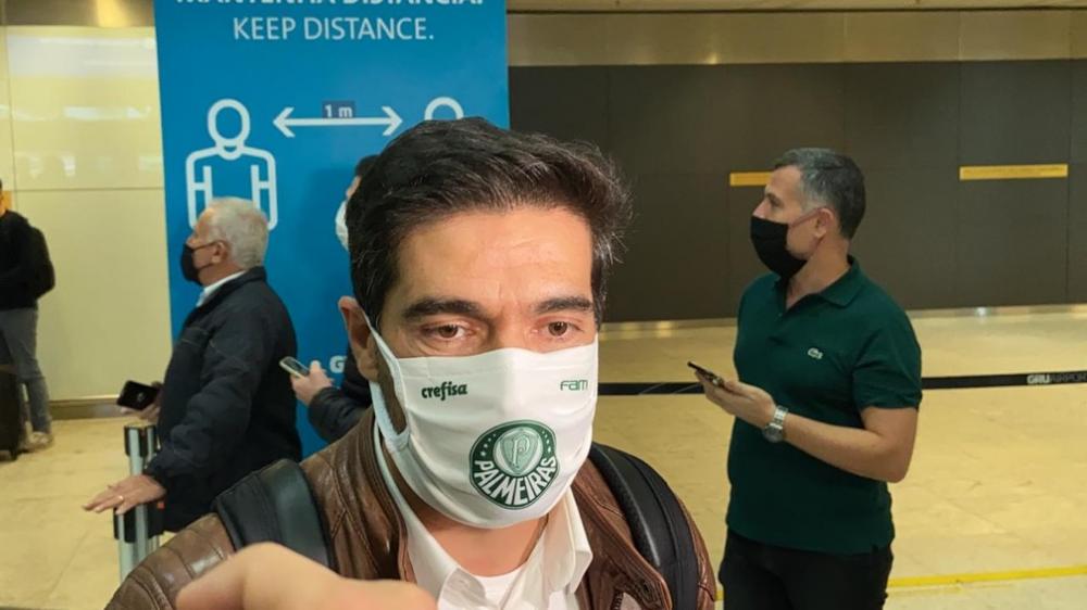 Abel Ferreira, novo técnico do Palmeiras, na chegada ao Brasil — Foto: Fabricio Crepaldi