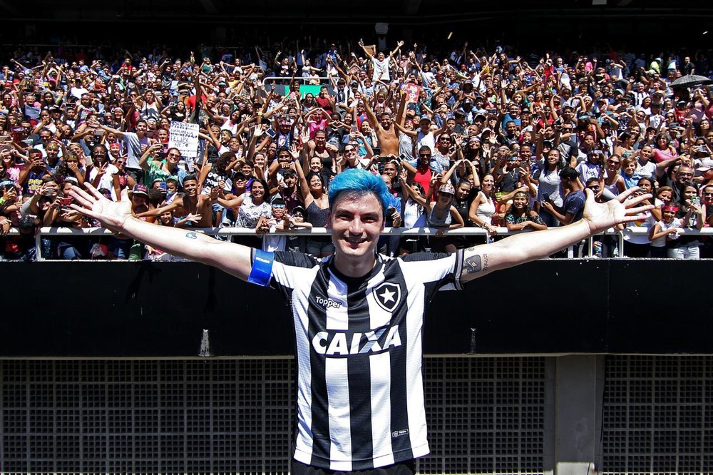 Botafogo convida Felipe Neto para ser diretor de comunicação e youtuber recusa proposta