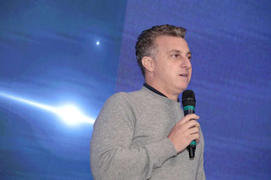 Luciano Huck estreita relação com DEM e almoça com Rodrigo Maia