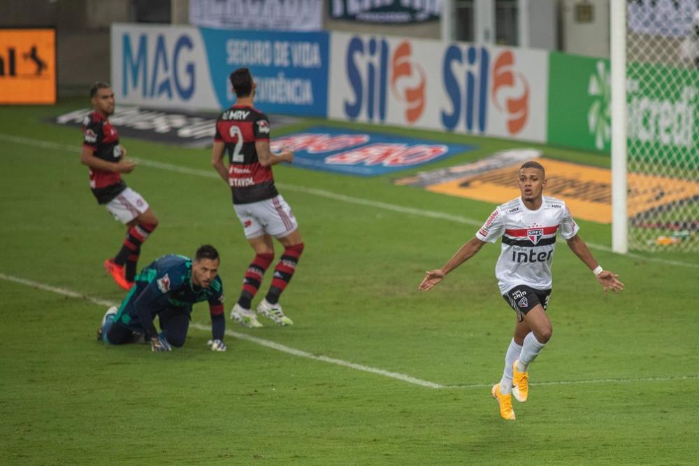 Brenner comemora gol do São Paulo contra o Flamengo — Foto: Maga Jr./Estadão Conteúdo