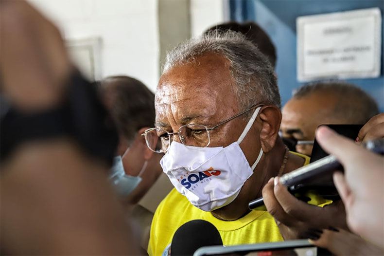 Dr. Pessoa vota, critica fake news e diz que vencerá eleição no 1° turno