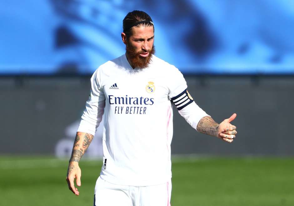 Sergio Ramos pode assinar um pré-contrato com qualquer equipe a partir de janeiro - Foto: Javier Barbancho / Reuters