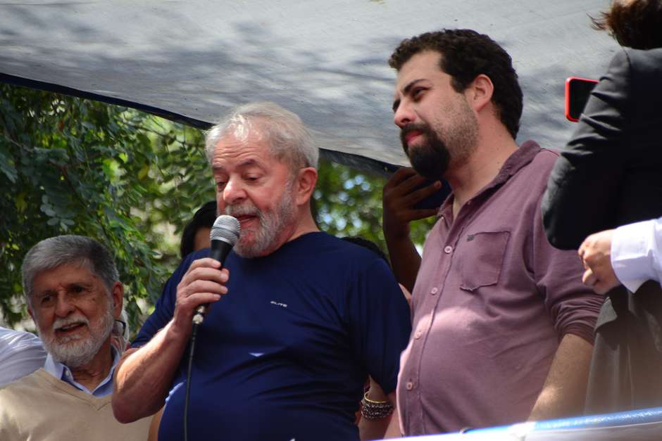 Lula deve ter papel coadjuvante na campanha de Boulos