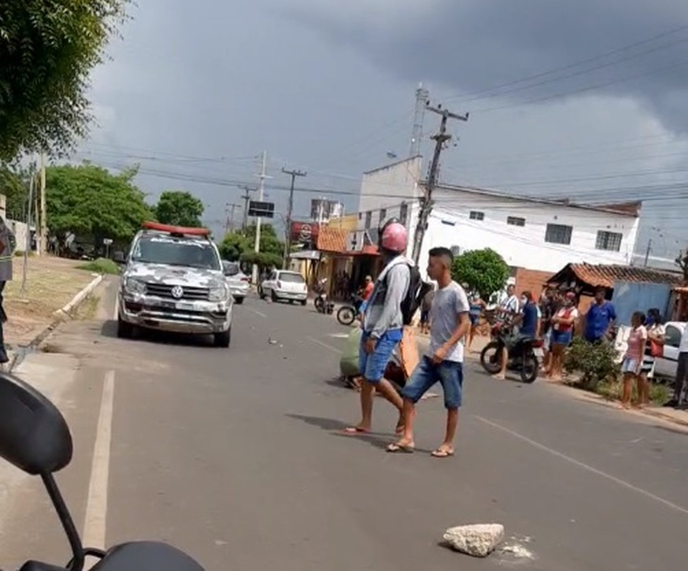 Irmãos baleados em aniversário se envolvem em acidente ao procurar hospital
