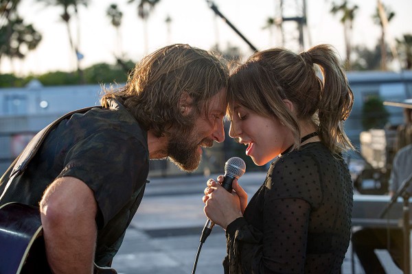 Bradley Cooper e Lady Gaga em cena de Nasce Uma Estrela (2018) (Foto: Reprodução)
