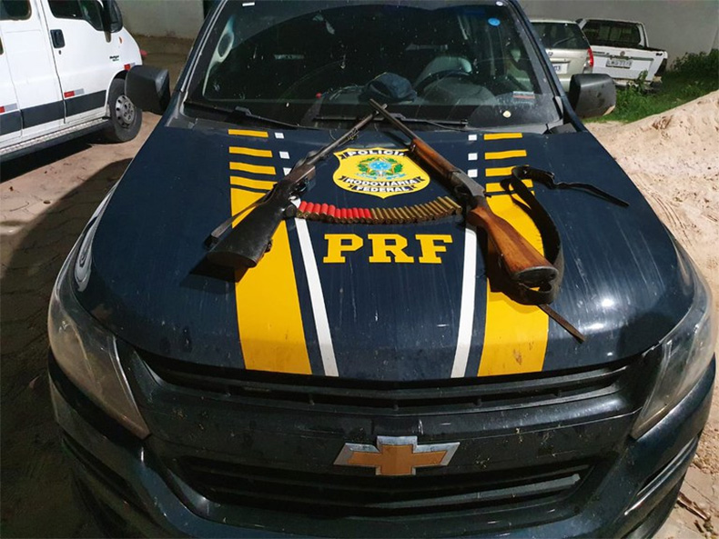 PRF prende dois homens com armas de grosso calibre na BR-135