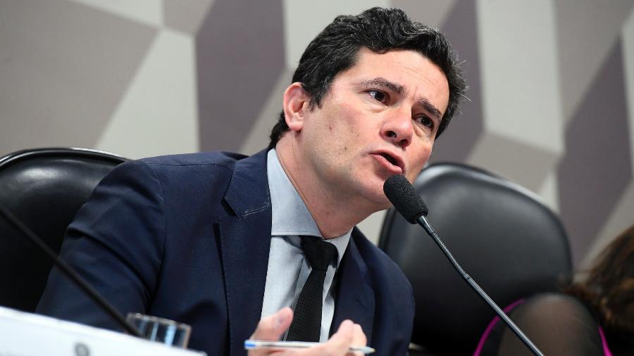 Carlos Bolsonaro é ligado a 'gabinete do ódio' e ministros sabiam, diz Moro