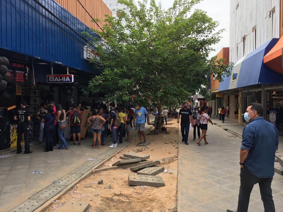 Lojas mais conhecidas nacionalmente têm sido mais procuradas por clientes na Black Friday em Teresina — Foto: Murilo Lucena/G1