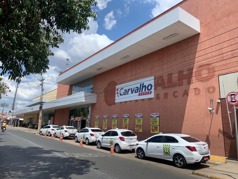 Bandidos rendem vigilante e assaltam loja de celular no Carvalho do Dirceu