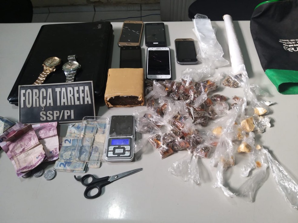 Suspeito de tráfico é preso com trouxas de maconha embaladas com sachês de mel em Teresina