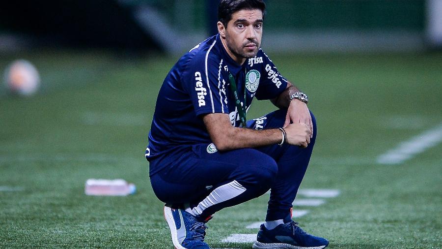 Abel Ferreira, durante a goleada do Palmeiras sobre o Delfín - Imagem: Staff Images / CONMEBOL