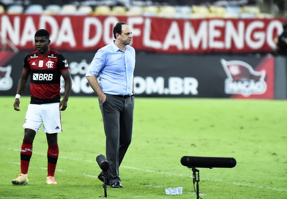 Rogério Ceni e Lincoln, Flamengo x Atlético-GO — Foto: André Durão / ge