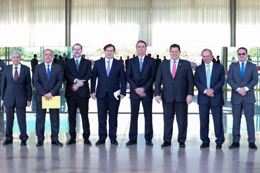 Defesa de autoritarismo pelo governo preocupa demais Poderes