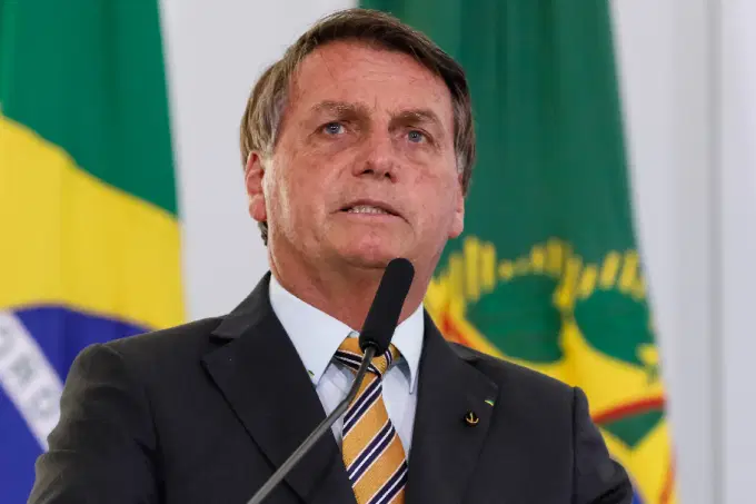 Bolsonaro contra a vacina: o que ele quer