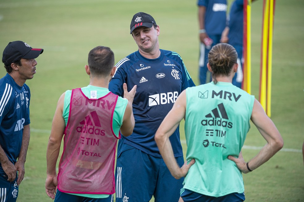 Rogério Ceni no treinamento do Flamengo no Ninho com Ribeiro e Filipe Luís — Foto: Alexandre Vidal/Flamengo