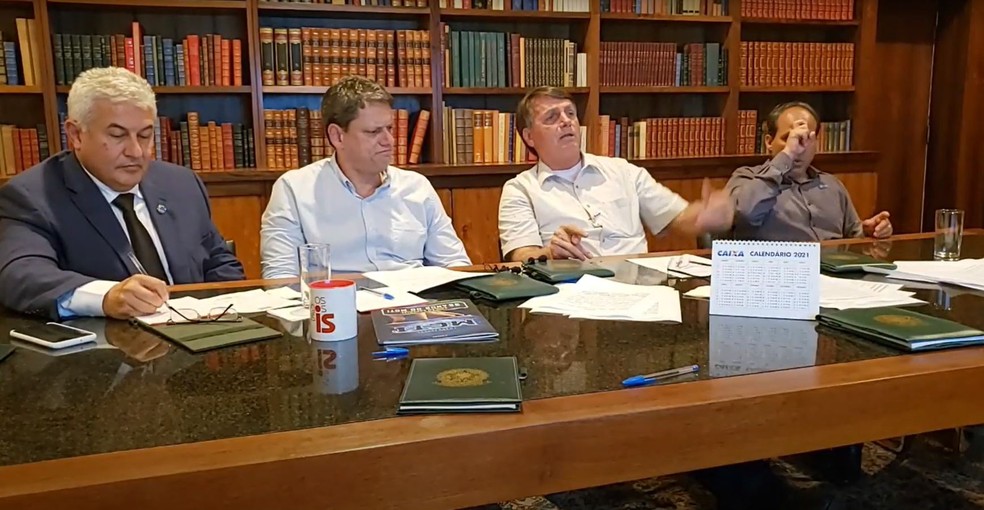 Após acusação de Bolsonaro, Maia pauta MP do auxílio emergencial e governo tenta reverter