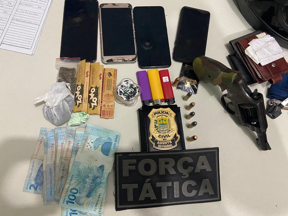 Criminoso atira em gerente de loja rendida e deitada no chão em Altos