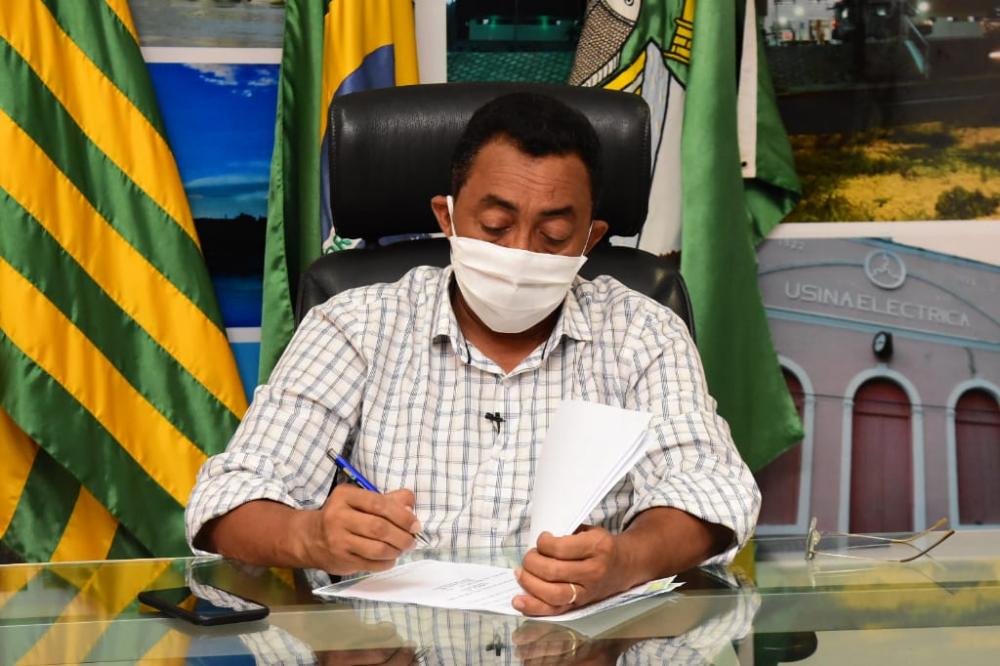 O prefeito Joel Rodrigues