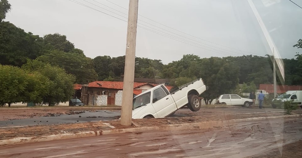 Acidente aconteceu na Avenida Henry Wall de Carvalho, Zona Sul de Teresina — Foto: Arquivo Pessoal /Josiene Félix