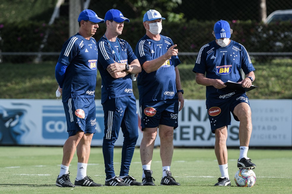 Comissão técnica do Cruzeiro — Foto: Gustavo Aleixo/Cruzeiro