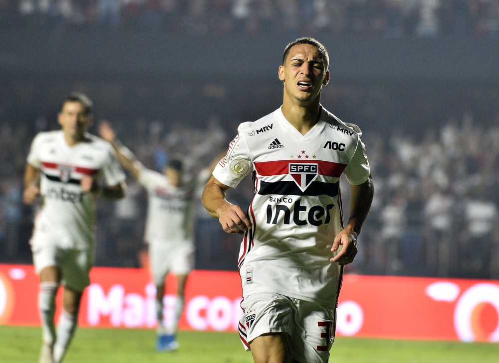 Após show contra o Inter, Antony despista sobre transferência