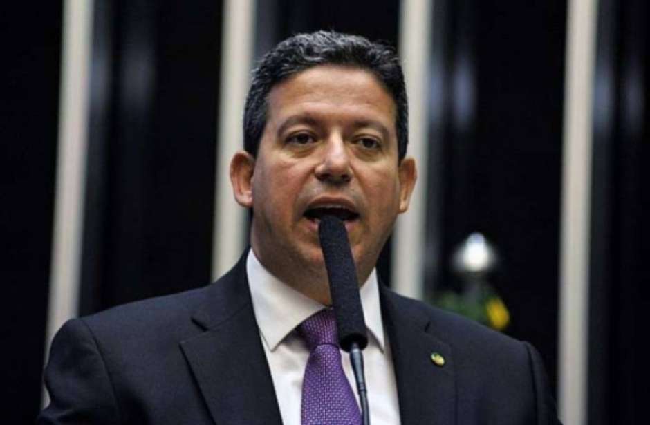 PSL avalia expulsão de deputados que declaram voto em Lira