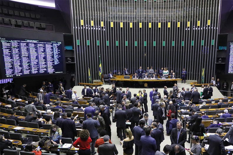 Estados e municípios já são obrigados a elevar alíquota previdenciária a 14%