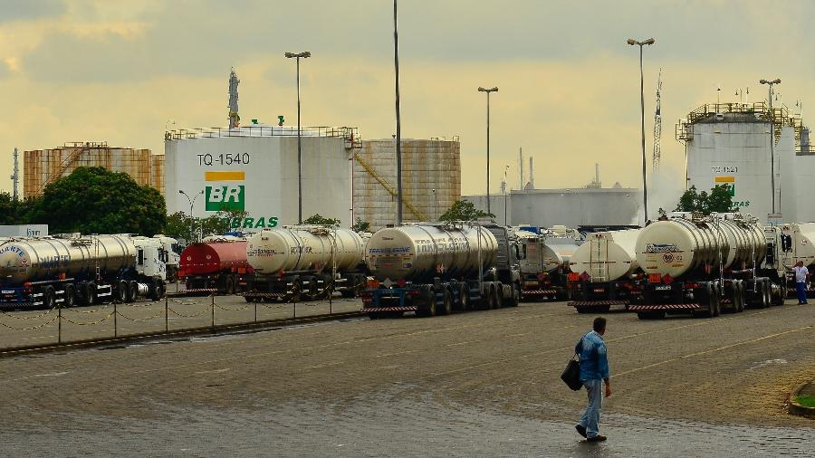 Governo quer multa pesada se estrada for fechada em greve de caminhoneiro