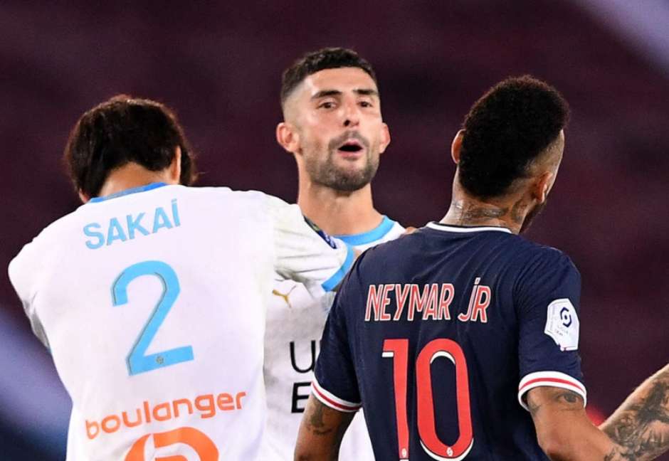 Neymar e González protagonizaram polêmica (Foto: FRANCK FIFE / AFP) Foto: LANCE!