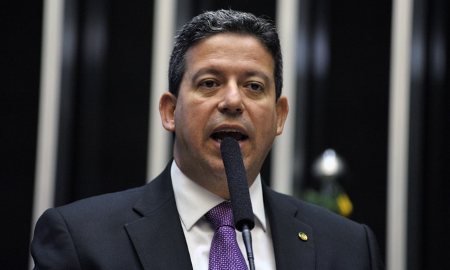 Arthur Lira usou dinheiro público para comprar gado e fazendas, diz PF