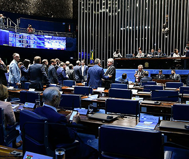 Disputa pela presidência do Senado racha bancadas