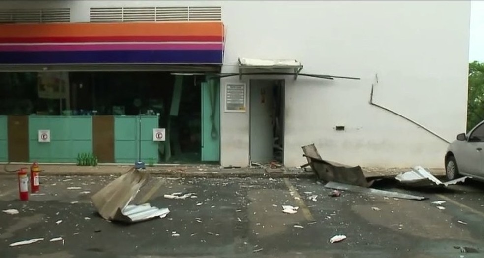 Criminosos explodem cofre de posto de combustíveis na Zona Sudeste de Teresina