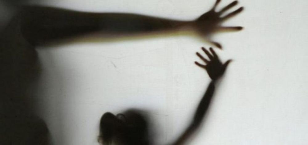 Pedreiro é preso por estuprar e engravidar a própria filha de 12 anos