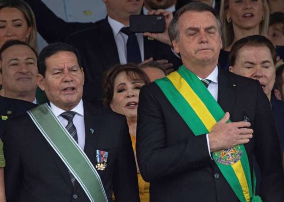Bolsonaro e Mourão trocam farpas e elevam tensão no Planalto