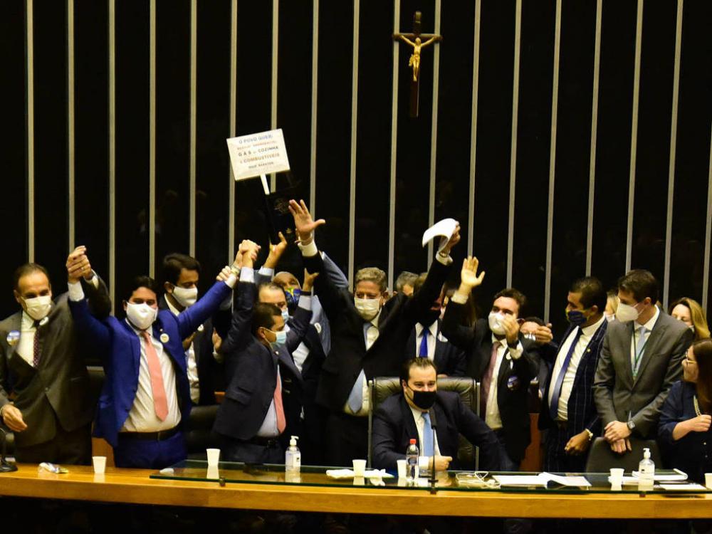 Em primeiro ato, Lira anula decisão de Maia e rejeita bloco de Baleia Rossi