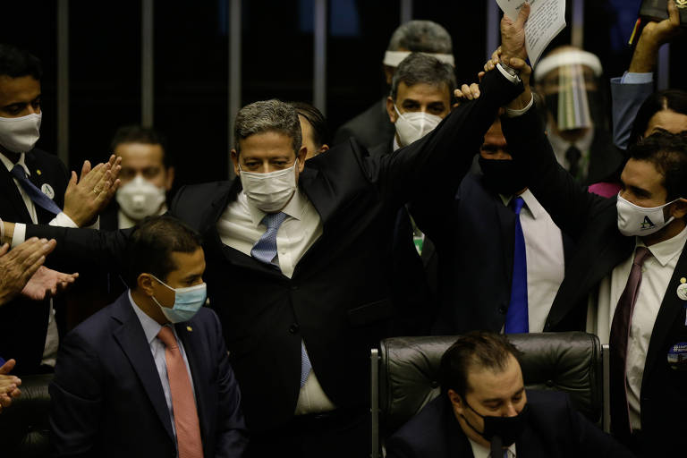 Lira recua e tenta acordo após retirar oposição do comando da Câmara