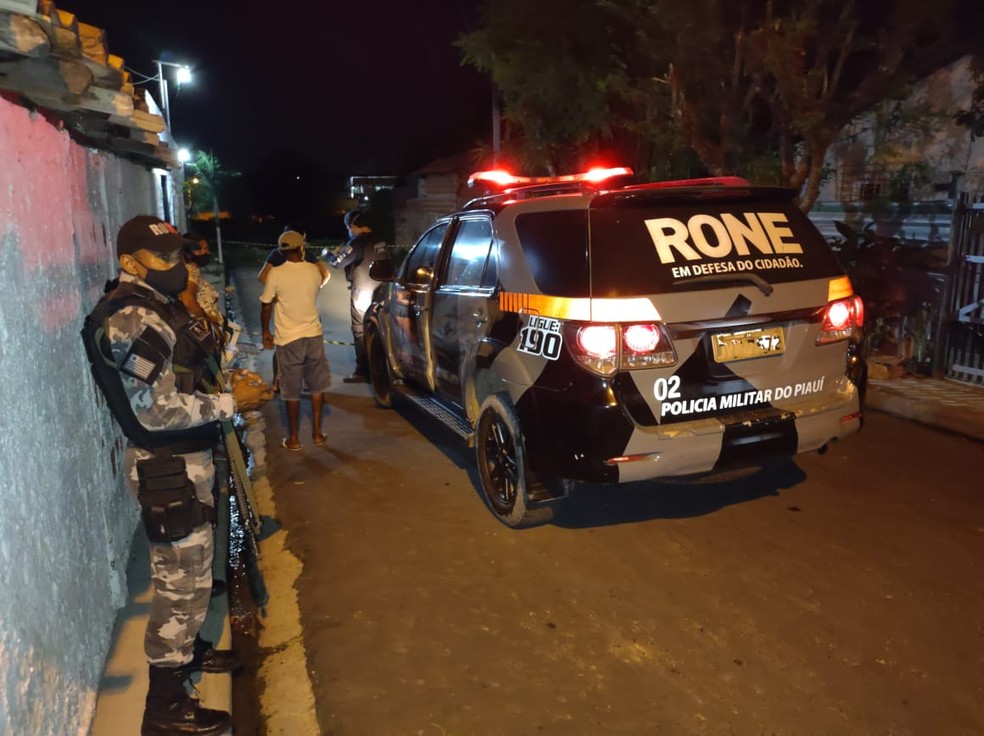 Homem é assassinado e amigo é baleado na Zona Sudeste de Teresina