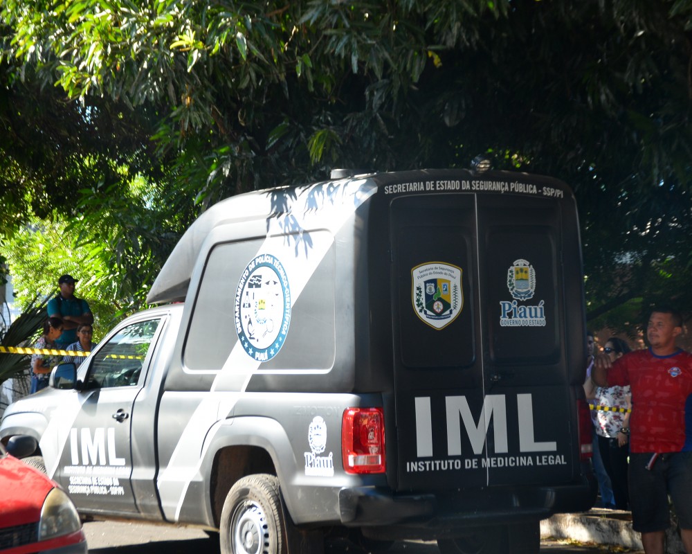 Morador de rua é assassinado a tiros na Praça da Bandeira
