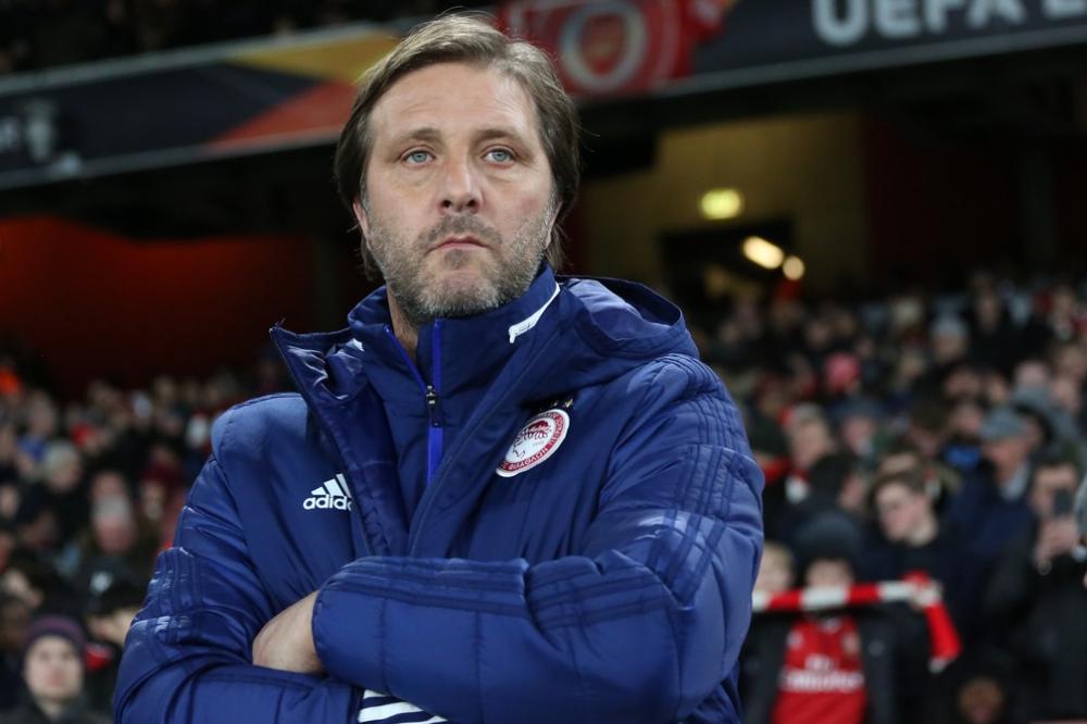 Pedro Martins, técnico do Olympiacos, interessa ao São Paulo — Foto: Getty Images