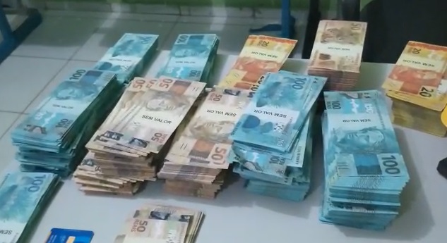 Polícia apreende réplicas de cédulas de dinheiro usadas em golpes na internet