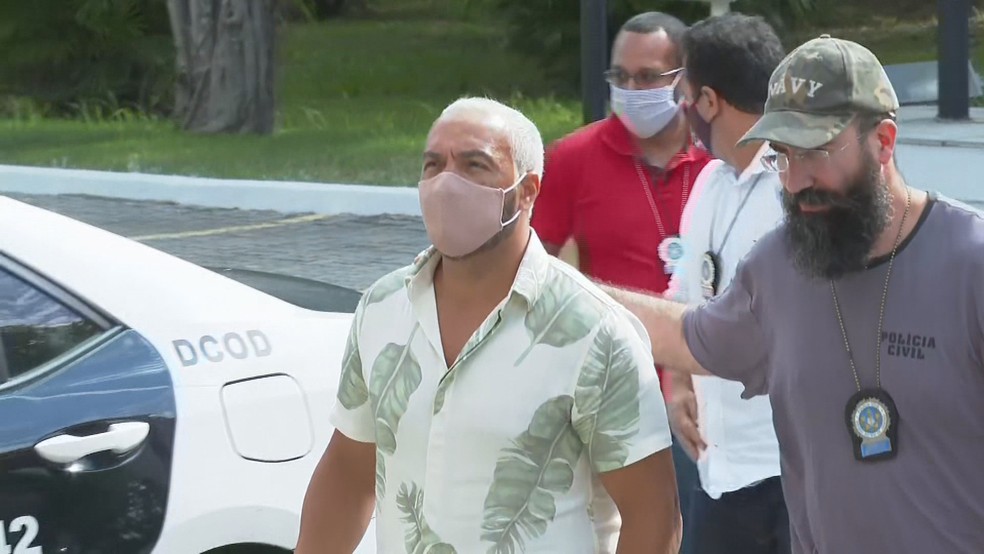 Cantor Belo é preso por show durante o carnaval no Rio