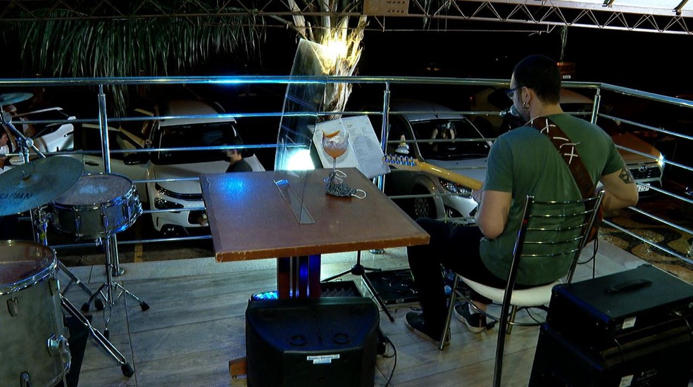 Governo permite música ao vivo em bares e restaurantes; veja mudanças